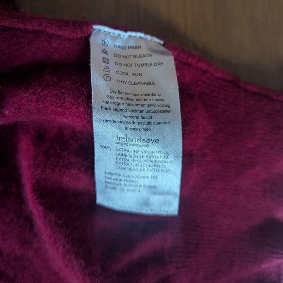 NWOT Irelandseye Virgin Wool Women's V Neck Sweater Berry Red Aran Small - Picture 3 of 4